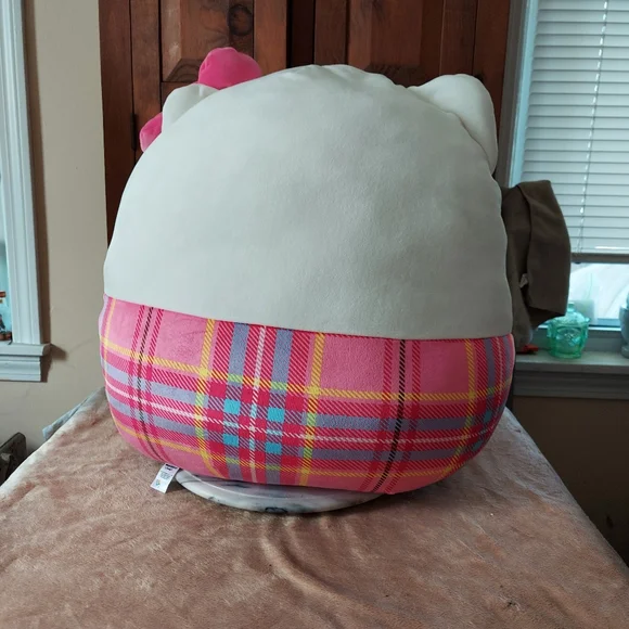 Hello Kitty Squishmallows 20" - Picture 6 of 8